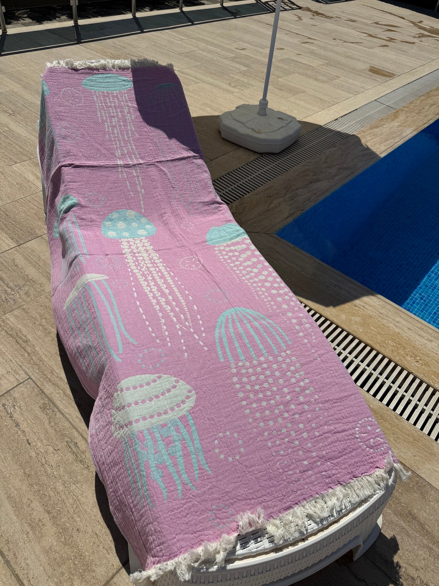 100% cotton Jelly Fish towel/throw, Pink & Turquoise