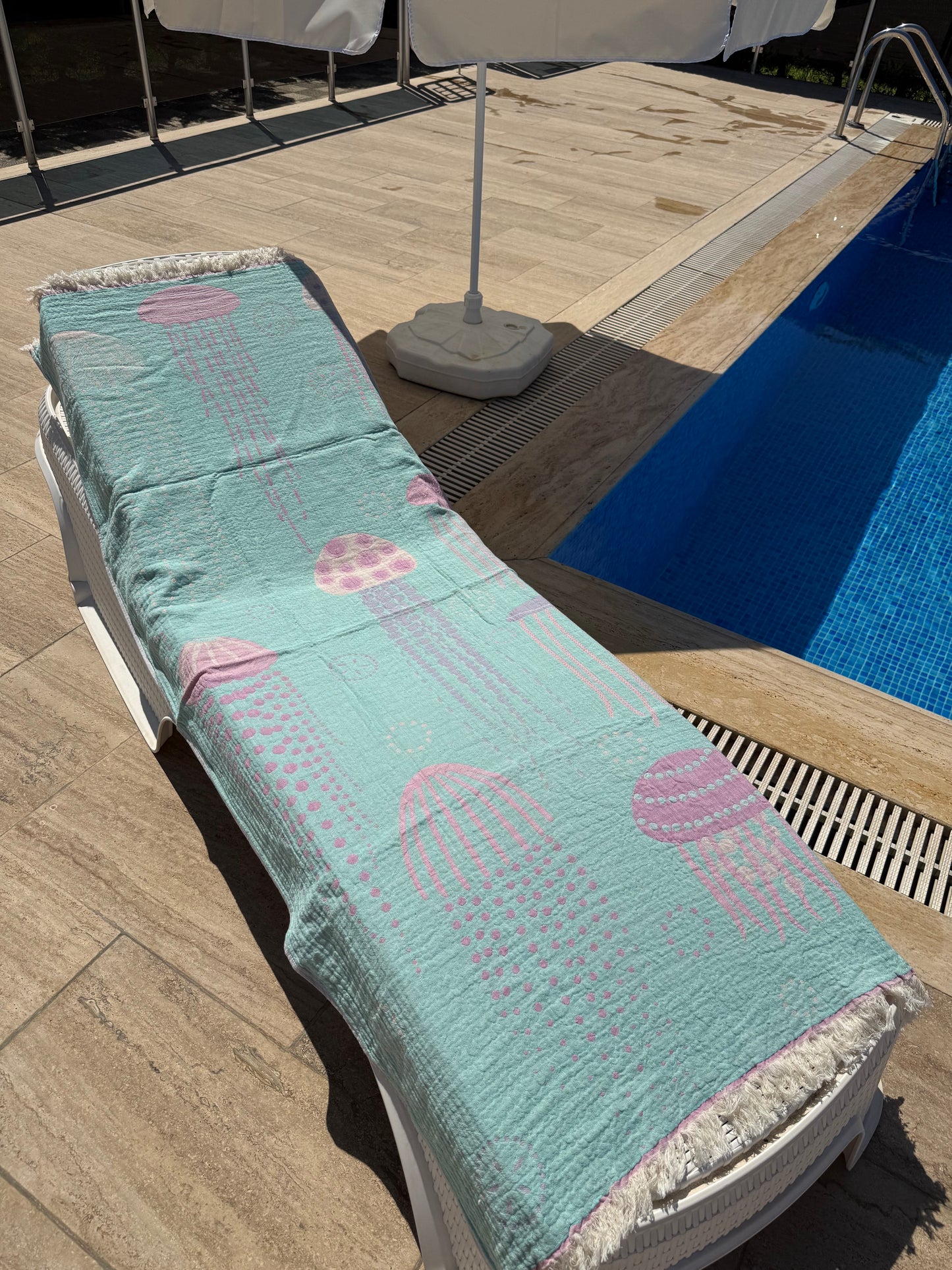 100% cotton Jelly Fish towel/throw, Pink & Turquoise